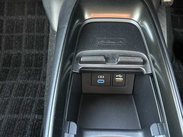 トヨタ アクア Z 愛知県 2023(令5)年 0.1万km シルバーM 登録時走行距離1035km/ワンオーナー/純正ナビ/（AM.FM.BT）/純正15インチAW/純正フロアマット/全方位カメラ/アイドリングストップ/ウィンカーミラー/クルーズコントロール/ドアバイザー/プッシュスタート/フォグライト/AC100V/ETC/保証書/取扱説明書