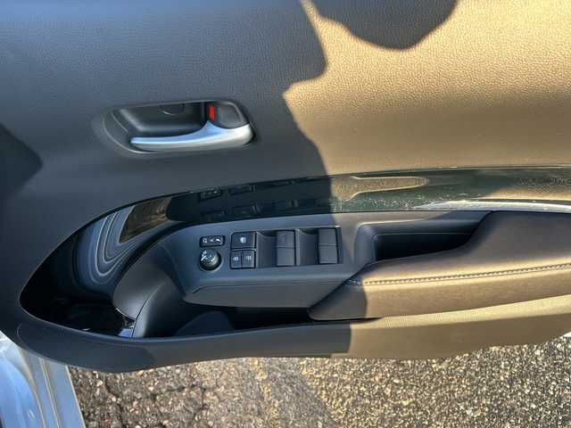 トヨタ アクア Z 愛知県 2023(令5)年 0.1万km シルバーM 登録時走行距離1035km/ワンオーナー/純正ナビ/（AM.FM.BT）/純正15インチAW/純正フロアマット/全方位カメラ/アイドリングストップ/ウィンカーミラー/クルーズコントロール/ドアバイザー/プッシュスタート/フォグライト/AC100V/ETC/保証書/取扱説明書