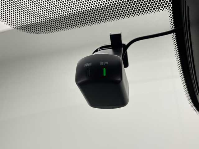 日産 セレナ e－パワー ハイウェイスター V 宮崎県 2021(令3)年 4.4万km ブリリアントシルバー プロパイロット/エマージェンシーブレーキ/LDW（車線逸脱警報）/LDP（車線逸脱防止支援）/BSW（後側方車両検知警報）/BSI（後側衝突防止支援）/速度標識表示/道路標識表示/オートマチックハイビーム/コーナーセンサー/インテリジェントルームミラー/純正10インチSDナビ/フルセグTV/CD/DVD/Bluetooth/アラウンドビューモニター/両側パワースライドドア/ハンズフリーオートスライドドア/純正ナビ一体型ドライブレコーダー（DH5-D）/ビルトインETC/純正15インチAW/取扱説明書/ナビ取扱説明書