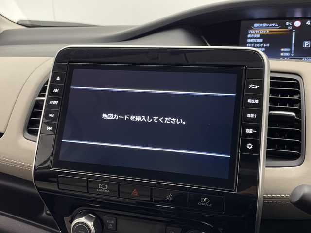 日産 セレナ e－パワー ハイウェイスター V 宮崎県 2021(令3)年 4.4万km ブリリアントシルバー プロパイロット/エマージェンシーブレーキ/LDW（車線逸脱警報）/LDP（車線逸脱防止支援）/BSW（後側方車両検知警報）/BSI（後側衝突防止支援）/速度標識表示/道路標識表示/オートマチックハイビーム/コーナーセンサー/インテリジェントルームミラー/純正10インチSDナビ/フルセグTV/CD/DVD/Bluetooth/アラウンドビューモニター/両側パワースライドドア/ハンズフリーオートスライドドア/純正ナビ一体型ドライブレコーダー（DH5-D）/ビルトインETC/純正15インチAW/取扱説明書/ナビ取扱説明書