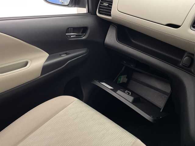 日産 セレナ e－パワー ハイウェイスター V 宮崎県 2021(令3)年 4.4万km ブリリアントシルバー プロパイロット/エマージェンシーブレーキ/LDW（車線逸脱警報）/LDP（車線逸脱防止支援）/BSW（後側方車両検知警報）/BSI（後側衝突防止支援）/速度標識表示/道路標識表示/オートマチックハイビーム/コーナーセンサー/インテリジェントルームミラー/純正10インチSDナビ/フルセグTV/CD/DVD/Bluetooth/アラウンドビューモニター/両側パワースライドドア/ハンズフリーオートスライドドア/純正ナビ一体型ドライブレコーダー（DH5-D）/ビルトインETC/純正15インチAW/取扱説明書/ナビ取扱説明書