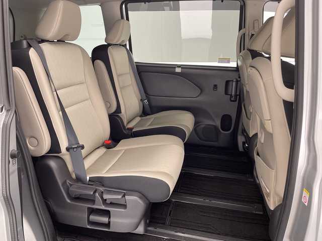 日産 セレナ e－パワー ハイウェイスター V 宮崎県 2021(令3)年 4.4万km ブリリアントシルバー プロパイロット/エマージェンシーブレーキ/LDW（車線逸脱警報）/LDP（車線逸脱防止支援）/BSW（後側方車両検知警報）/BSI（後側衝突防止支援）/速度標識表示/道路標識表示/オートマチックハイビーム/コーナーセンサー/インテリジェントルームミラー/純正10インチSDナビ/フルセグTV/CD/DVD/Bluetooth/アラウンドビューモニター/両側パワースライドドア/ハンズフリーオートスライドドア/純正ナビ一体型ドライブレコーダー（DH5-D）/ビルトインETC/純正15インチAW/取扱説明書/ナビ取扱説明書