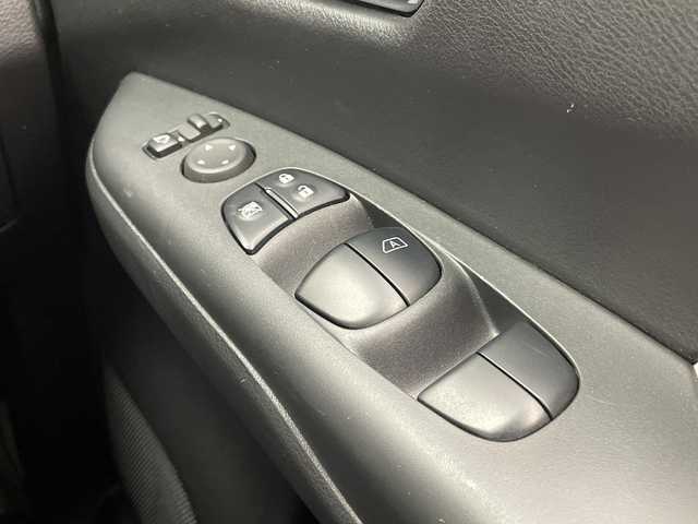 日産 セレナ e－パワー ハイウェイスター V 宮崎県 2021(令3)年 4.4万km ブリリアントシルバー プロパイロット/エマージェンシーブレーキ/LDW（車線逸脱警報）/LDP（車線逸脱防止支援）/BSW（後側方車両検知警報）/BSI（後側衝突防止支援）/速度標識表示/道路標識表示/オートマチックハイビーム/コーナーセンサー/インテリジェントルームミラー/純正10インチSDナビ/フルセグTV/CD/DVD/Bluetooth/アラウンドビューモニター/両側パワースライドドア/ハンズフリーオートスライドドア/純正ナビ一体型ドライブレコーダー（DH5-D）/ビルトインETC/純正15インチAW/取扱説明書/ナビ取扱説明書