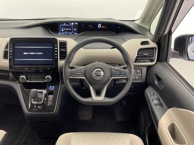 日産 セレナ e－パワー ハイウェイスター V 宮崎県 2021(令3)年 4.4万km ブリリアントシルバー プロパイロット/エマージェンシーブレーキ/LDW（車線逸脱警報）/LDP（車線逸脱防止支援）/BSW（後側方車両検知警報）/BSI（後側衝突防止支援）/速度標識表示/道路標識表示/オートマチックハイビーム/コーナーセンサー/インテリジェントルームミラー/純正10インチSDナビ/フルセグTV/CD/DVD/Bluetooth/アラウンドビューモニター/両側パワースライドドア/ハンズフリーオートスライドドア/純正ナビ一体型ドライブレコーダー（DH5-D）/ビルトインETC/純正15インチAW/取扱説明書/ナビ取扱説明書