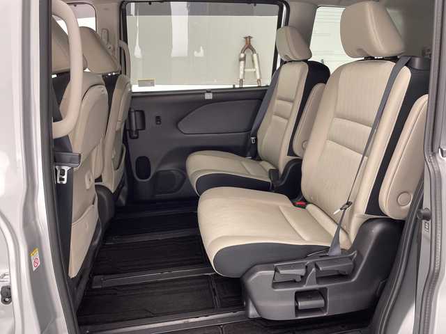 日産 セレナ e－パワー ハイウェイスター V 宮崎県 2021(令3)年 4.4万km ブリリアントシルバー プロパイロット/エマージェンシーブレーキ/LDW（車線逸脱警報）/LDP（車線逸脱防止支援）/BSW（後側方車両検知警報）/BSI（後側衝突防止支援）/速度標識表示/道路標識表示/オートマチックハイビーム/コーナーセンサー/インテリジェントルームミラー/純正10インチSDナビ/フルセグTV/CD/DVD/Bluetooth/アラウンドビューモニター/両側パワースライドドア/ハンズフリーオートスライドドア/純正ナビ一体型ドライブレコーダー（DH5-D）/ビルトインETC/純正15インチAW/取扱説明書/ナビ取扱説明書