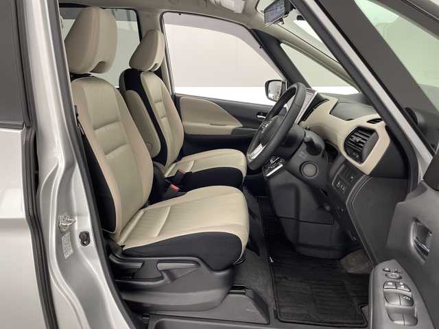 日産 セレナ e－パワー ハイウェイスター V 宮崎県 2021(令3)年 4.4万km ブリリアントシルバー プロパイロット/エマージェンシーブレーキ/LDW（車線逸脱警報）/LDP（車線逸脱防止支援）/BSW（後側方車両検知警報）/BSI（後側衝突防止支援）/速度標識表示/道路標識表示/オートマチックハイビーム/コーナーセンサー/インテリジェントルームミラー/純正10インチSDナビ/フルセグTV/CD/DVD/Bluetooth/アラウンドビューモニター/両側パワースライドドア/ハンズフリーオートスライドドア/純正ナビ一体型ドライブレコーダー（DH5-D）/ビルトインETC/純正15インチAW/取扱説明書/ナビ取扱説明書