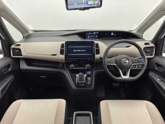 日産 セレナ e－パワー ハイウェイスター V 宮崎県 2021(令3)年 4.4万km ブリリアントシルバー プロパイロット/エマージェンシーブレーキ/LDW（車線逸脱警報）/LDP（車線逸脱防止支援）/BSW（後側方車両検知警報）/BSI（後側衝突防止支援）/速度標識表示/道路標識表示/オートマチックハイビーム/コーナーセンサー/インテリジェントルームミラー/純正10インチSDナビ/フルセグTV/CD/DVD/Bluetooth/アラウンドビューモニター/両側パワースライドドア/ハンズフリーオートスライドドア/純正ナビ一体型ドライブレコーダー（DH5-D）/ビルトインETC/純正15インチAW/取扱説明書/ナビ取扱説明書