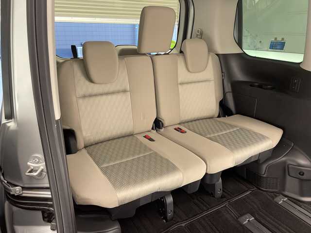 日産 セレナ e－パワー ハイウェイスター V 宮崎県 2021(令3)年 4.4万km ブリリアントシルバー プロパイロット/エマージェンシーブレーキ/LDW（車線逸脱警報）/LDP（車線逸脱防止支援）/BSW（後側方車両検知警報）/BSI（後側衝突防止支援）/速度標識表示/道路標識表示/オートマチックハイビーム/コーナーセンサー/インテリジェントルームミラー/純正10インチSDナビ/フルセグTV/CD/DVD/Bluetooth/アラウンドビューモニター/両側パワースライドドア/ハンズフリーオートスライドドア/純正ナビ一体型ドライブレコーダー（DH5-D）/ビルトインETC/純正15インチAW/取扱説明書/ナビ取扱説明書