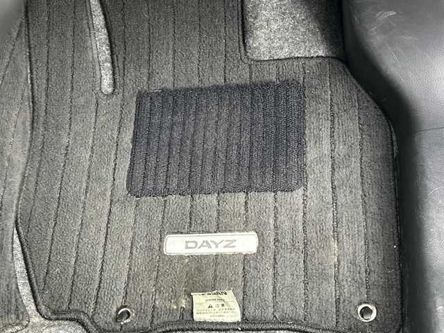 日産 デイズ ハイウェイスターX 群馬県 2017(平29)年 4.1万km ブラック 純正ナビ　全周囲カメラ　衝突被害軽減ブレーキ　ＨＩＤヘッドライト　オートマチックハイビーム　ステアリングリモコン　フォグランプ　革巻きステアリング　スマートキー　アイドリング　横滑り防止装置　禁煙車