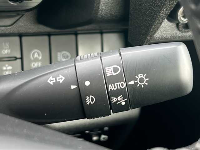 スズキ ジムニー XC 山口県 2023(令5)年 1.5万km シフォンアイボリーメタリックブラック2トーンルーフ 社外ディスプレイオーディオ/・AM/FM/Bluetooth/iPod/USB/・Apple Car Play/・Android Auto/ETC/バックカメラ/マルチインフォメーションディスプレイ/レザーシートカバー/前席シートヒーター/16インチアルミホイール/社外フロアマット/本革巻ステアリング/スマートキー/プッシュアップスタート/アイドリングストップ/LEDヘッドランプ/フォグランプ/オートライト/ハイビームアシスト/ヘッドランプウォッシャー/ヒーテッドドアミラー/デュアルセンサーブレーキサポートII/車線逸脱抑制機能/車線逸脱警報機能/ふらつき警報機能/クルーズコントロール/エマージェンシーストップシグナル