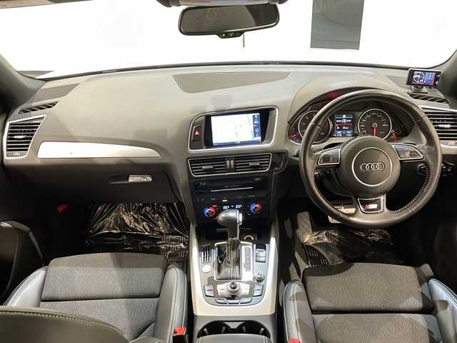アウディ Ｑ５ 2.0TFSIクワトロSライン コンペティション+ 新潟県 2016(平28)年 4.3万km スズカグレーメタリック 150台限定車”S line competition plus”/特別装備/-20インチグロスブラックアルミホイール/-S line competition plus専用シングルフレームグリル/-ブラックスタイリングパッケージ/-ブラックミラーハウジング/-アダプティブクルーズコントロール/-S line パッケージ/専用フロント&リヤバンパー/サイドシル/フロントグリル/S lineエンブレム(サイド)/ドアシルプレート/スポーツサスペンション/スポーツシート(スプリントクロス/レザー S lineロゴ)/ランバーサポート 4ウェイ/マルチファンクション&パドルシフト本革巻きステアリング/ディンプルタイプ本革巻きセレクターノブ/デコラティブパネルマットブラッシュトアルミニウム/主要装備/純正ナビ/(CD/DVD/Bluetooth/フルセグTV)/バック/サイドカメラ/ETC/ドライブレコーダー/レーダー探知機/メモリ付きパワーシート/パワーバックドア/HIDヘッドライト/電動パーキングブレーキ/ダウンヒルアシスト /コーナーセンサー