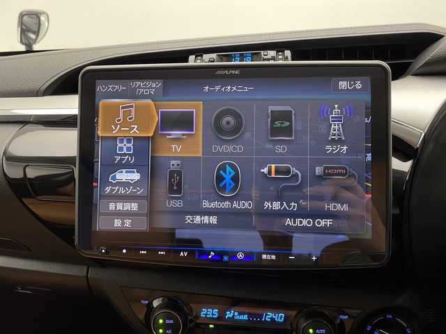 トヨタ ハイラックス Z 長野県 2022(令4)年 4.3万km アティチュードブラックマイカ 4WD/ALPINE11インチフロティングナビ/フルセグTV&CD&DVD&USB&BT/アダプティブクルーズコントロール/レーンキープアシスト/プリクラッシュセーフティ/コーナーセンサー/アイドリングストップ/ダウンヒルアシストコントロール/センターデフロック/社外前方ドライブレコーダー/革調シートカバー/ステアリングスイッチ/バックカメラ/ETC/LEDヘッドライト/オートライト/フロントフォグランプ/リアフォグランプ/電動格納ミラー/ウィンカーミラー/ドアミラーヒーター/純正17インチAW装着/純正フロアマット/TRDマットガード/プッシュスタート/スマートキー/スペアキー1本/取扱説明書