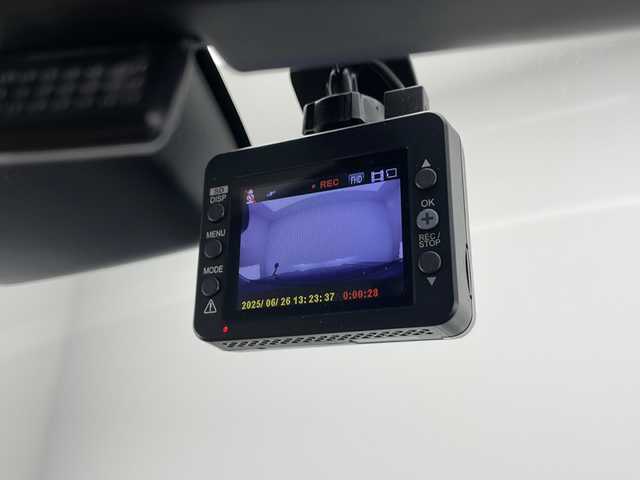 トヨタ ハイラックス Z 長野県 2022(令4)年 4.3万km アティチュードブラックマイカ 4WD/ALPINE11インチフロティングナビ/フルセグTV&CD&DVD&USB&BT/アダプティブクルーズコントロール/レーンキープアシスト/プリクラッシュセーフティ/コーナーセンサー/アイドリングストップ/ダウンヒルアシストコントロール/センターデフロック/社外前方ドライブレコーダー/革調シートカバー/ステアリングスイッチ/バックカメラ/ETC/LEDヘッドライト/オートライト/フロントフォグランプ/リアフォグランプ/電動格納ミラー/ウィンカーミラー/ドアミラーヒーター/純正17インチAW装着/純正フロアマット/TRDマットガード/プッシュスタート/スマートキー/スペアキー1本/取扱説明書