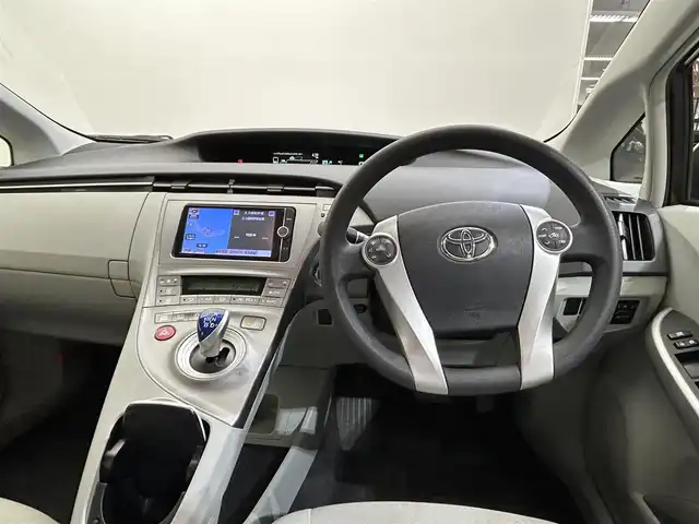 トヨタ プリウス S　マイコーデ 愛媛県 2014(平26)年 6.9万km ホワイトパールクリスタルシャイン 〇純正ディーラーOPスマートナビ/〇フルセグTV/〇バックモニター/〇ETC/〇HIDヘッドランプ/〇純正１５インチアルミホイール/〇オートエアコン/〇スエード調ファブリックシート/〇シートリフター/〇イルミネーテッドエントリーシステム/〇スマートエントリースタートシステム/〇SRSエアバック（運転席・助手席・サイド・カーテン）