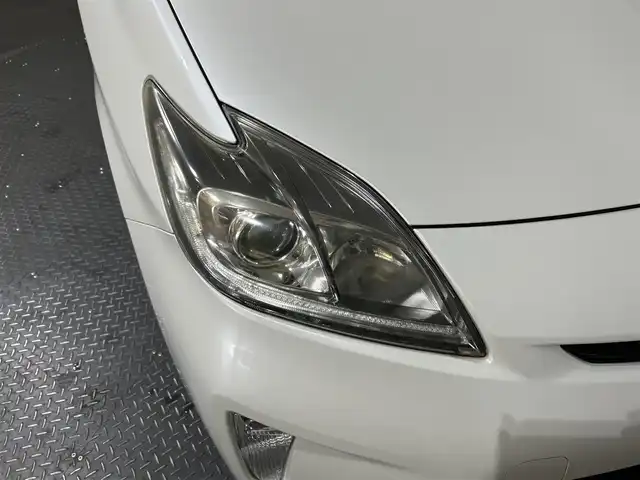 トヨタ プリウス S　マイコーデ 愛媛県 2014(平26)年 6.9万km ホワイトパールクリスタルシャイン 〇純正ディーラーOPスマートナビ/〇フルセグTV/〇バックモニター/〇ETC/〇HIDヘッドランプ/〇純正１５インチアルミホイール/〇オートエアコン/〇スエード調ファブリックシート/〇シートリフター/〇イルミネーテッドエントリーシステム/〇スマートエントリースタートシステム/〇SRSエアバック（運転席・助手席・サイド・カーテン）