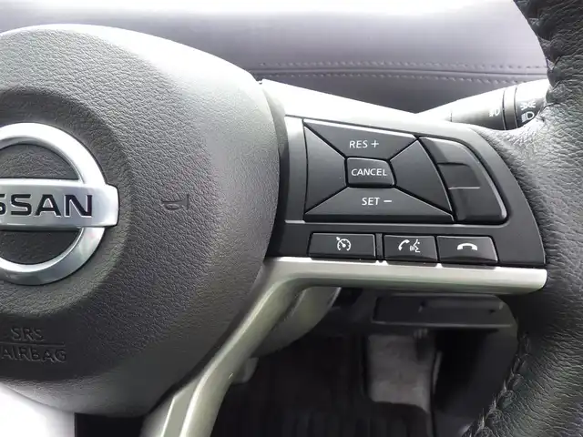 日産 セレナ e－パワー ハイウェイスター V 千葉県 2020(令2)年 4.1万km ダイヤモンドブラック エマージェンシーブレーキ/クルーズコントロール/アイドリングストップ/ハンズフリー両側パワースライドドア/純正SDナビ/地デジTV/【BD/DVD/CD再生機能　Bluetooth接続】/アラウンドビューモニター/フリップダウンモニター/革巻きステアリング/ステアリングスイッチ/ETC/LEDヘッドライト/フォグライト/ウインカーミラー/コーナーセンサー/純正15インチアルミホイル/サイド/カーテンエアバッグ/インテリジェントキー
