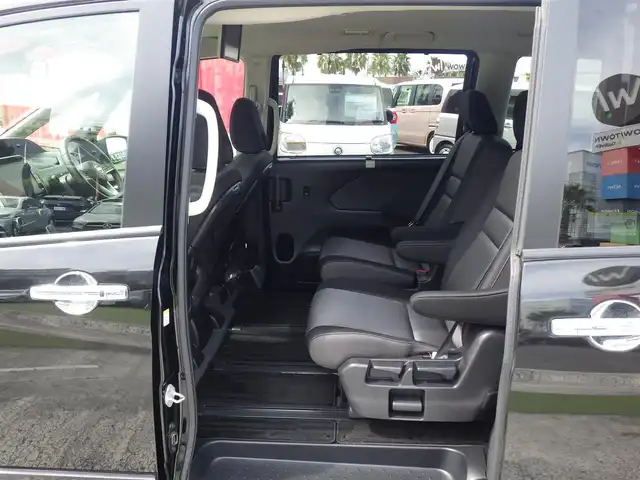 日産 セレナ e－パワー ハイウェイスター V 千葉県 2020(令2)年 4.1万km ダイヤモンドブラック エマージェンシーブレーキ/クルーズコントロール/アイドリングストップ/ハンズフリー両側パワースライドドア/純正SDナビ/地デジTV/【BD/DVD/CD再生機能　Bluetooth接続】/アラウンドビューモニター/フリップダウンモニター/革巻きステアリング/ステアリングスイッチ/ETC/LEDヘッドライト/フォグライト/ウインカーミラー/コーナーセンサー/純正15インチアルミホイル/サイド/カーテンエアバッグ/インテリジェントキー