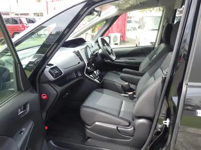 日産 セレナ e－パワー ハイウェイスター V 千葉県 2020(令2)年 4.1万km ダイヤモンドブラック エマージェンシーブレーキ/クルーズコントロール/アイドリングストップ/ハンズフリー両側パワースライドドア/純正SDナビ/地デジTV/【BD/DVD/CD再生機能　Bluetooth接続】/アラウンドビューモニター/フリップダウンモニター/革巻きステアリング/ステアリングスイッチ/ETC/LEDヘッドライト/フォグライト/ウインカーミラー/コーナーセンサー/純正15インチアルミホイル/サイド/カーテンエアバッグ/インテリジェントキー