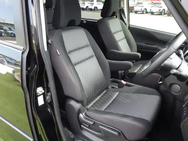 日産 セレナ e－パワー ハイウェイスター V 千葉県 2020(令2)年 4.1万km ダイヤモンドブラック エマージェンシーブレーキ/クルーズコントロール/アイドリングストップ/ハンズフリー両側パワースライドドア/純正SDナビ/地デジTV/【BD/DVD/CD再生機能　Bluetooth接続】/アラウンドビューモニター/フリップダウンモニター/革巻きステアリング/ステアリングスイッチ/ETC/LEDヘッドライト/フォグライト/ウインカーミラー/コーナーセンサー/純正15インチアルミホイル/サイド/カーテンエアバッグ/インテリジェントキー