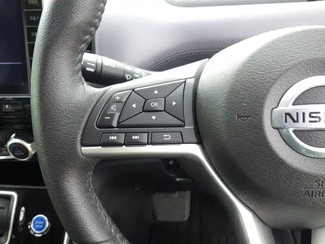 日産 セレナ e－パワー ハイウェイスター V 千葉県 2020(令2)年 4.1万km ダイヤモンドブラック エマージェンシーブレーキ/クルーズコントロール/アイドリングストップ/ハンズフリー両側パワースライドドア/純正SDナビ/地デジTV/【BD/DVD/CD再生機能　Bluetooth接続】/アラウンドビューモニター/フリップダウンモニター/革巻きステアリング/ステアリングスイッチ/ETC/LEDヘッドライト/フォグライト/ウインカーミラー/コーナーセンサー/純正15インチアルミホイル/サイド/カーテンエアバッグ/インテリジェントキー
