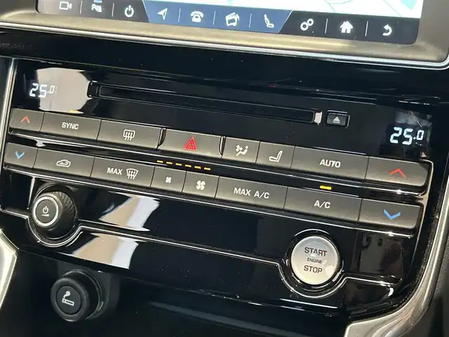 ジャガー ＸＥ XE R－スポーツ 福岡県 2016(平28)年 5.9万km 青Ｍ ＭＥＲＩＤＩＡＮサウンド　/１９インチＳＴＡＲ５ツインスポーク　/ステアリングホイールヒーター　/前席シートヒーター　/純正ナビ／フルセグ　/Ｂｌｕｅｔｏｏｔｈ　/メモリ付パワーシート　/ＡＣＣ　/ドラレコ　/ＥＴＣ