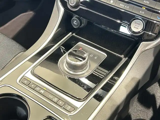 ジャガー ＸＥ XE R－スポーツ 福岡県 2016(平28)年 5.9万km 青Ｍ ＭＥＲＩＤＩＡＮサウンド　/１９インチＳＴＡＲ５ツインスポーク　/ステアリングホイールヒーター　/前席シートヒーター　/純正ナビ／フルセグ　/Ｂｌｕｅｔｏｏｔｈ　/メモリ付パワーシート　/ＡＣＣ　/ドラレコ　/ＥＴＣ