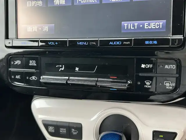 トヨタ プリウス 愛媛県 2016(平28)年 7.7万km パール 純正ナビ/フルセグTV/バックカメラ/レーダークルーズコントロール/トヨタセーフティー/ドライブレコーダー/クリアランスソナー/HUD/BSM/純正17センチAW/横滑り防止機能/衝突被害軽減システム/レーンキープアシスト/ステアリングスイッチ/シートヒーター/ビルトインETC/LEDオートライト/フォグランプ/革シート/革ステアリング