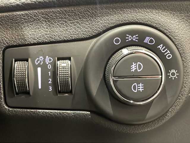 クライスラー・ジープ ジープ コンパス リミテッド 新潟県 2018(平30)年 3.8万km 茶 ワンオーナー/メーカーナビ/（ラジオ（Uconnect） Bluetooth/USB/フルセグ）/beatsサウンドシステム/リアビューカメラ/ドライブレコーダー/アダプティブクルーズコントロール/パークセンス/レーンセンス/ブラインドスポットモニター/セレクテレインシステム/ヒルディセントコントロール/自動パークブレーキ/黒革シート/ETC