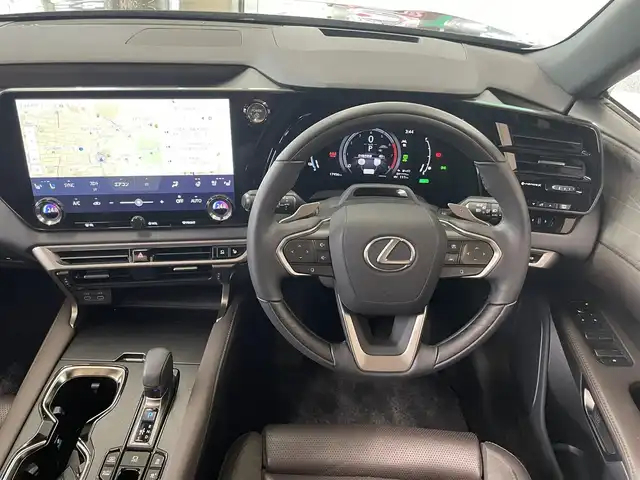 レクサス ＲＸ 450h+ バージョンL 東京都 2023(令5)年 1.8万km グラファイトブラックガラスフレーク 〇ワンオーナー/〇革シート/〇サンルーフ/〇純正メーカーナビ/　ラジオ・BT・USB/〇全方位カメラ/〇ACC/〇BSM/〇LKA/〇パドルシフト/〇パワーバックドア/〇デジタルインナーミラー/〇パーキングアシスト/〇全席シートヒーター/〇前席エアーシート/〇運転席３Ｗａｙメモリーシート/〇置くだけ充電/〇フロアマット/〇プライバシーガラス/〇革巻きステアリング/〇充電ケーブル/〇保証書/〇記録簿（R6.5.7/R7.1）/〇スペアキー