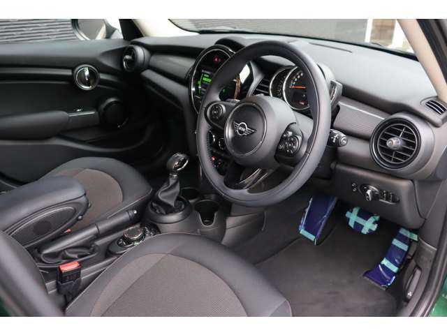 ＭＩＮＩ ミニ クーパー D 大分県 2018(平30)年 1.1万km ブリティッシュレーシンググリーンⅡ 保証書/取扱説明書/スペアキー1本/インテリジェントセーフティ/パークディスタンスコントロール/純正ナビ/バックカメラ/Bluetooth/アンビエントライト/USB/ユニオンジャックテールランプ/ユニオンジャックルーフステッカー/純正フロアマット/純正LEDライト/純正15インチアルミホイール