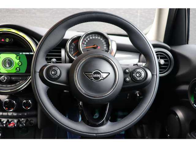 ＭＩＮＩ ミニ クーパー D 大分県 2018(平30)年 1.1万km ブリティッシュレーシンググリーンⅡ 保証書/取扱説明書/スペアキー1本/インテリジェントセーフティ/パークディスタンスコントロール/純正ナビ/バックカメラ/Bluetooth/アンビエントライト/USB/ユニオンジャックテールランプ/ユニオンジャックルーフステッカー/純正フロアマット/純正LEDライト/純正15インチアルミホイール