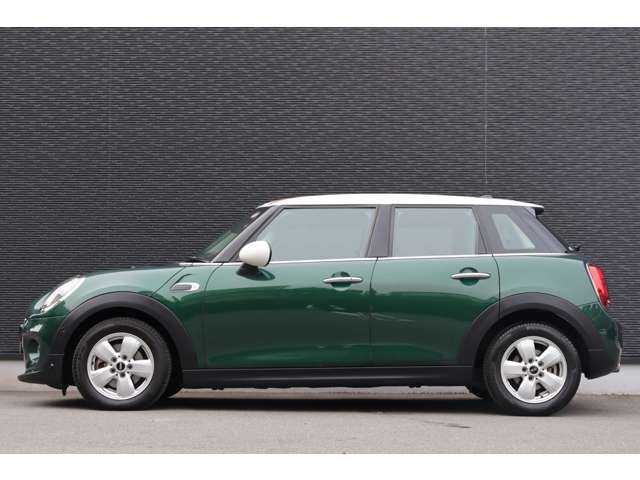 ＭＩＮＩ ミニ クーパー D 大分県 2018(平30)年 1.1万km ブリティッシュレーシンググリーンⅡ 保証書/取扱説明書/スペアキー1本/インテリジェントセーフティ/パークディスタンスコントロール/純正ナビ/バックカメラ/Bluetooth/アンビエントライト/USB/ユニオンジャックテールランプ/ユニオンジャックルーフステッカー/純正フロアマット/純正LEDライト/純正15インチアルミホイール
