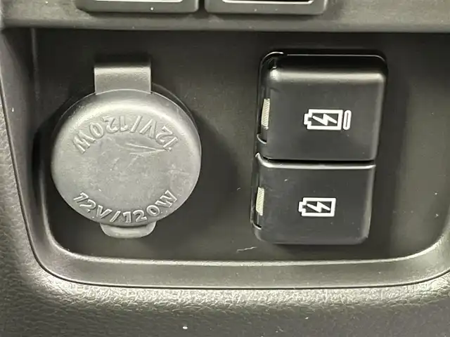 スズキ ハスラー HYBRID X 千葉県 2025(令7)年 0.1万km未満 デニムブルー ガンメタリック 2トーン セーフティサポート（予防安全技術）/・デュアルカメラブレーキサポート/・誤発進抑制機能/・車線逸脱抑制機能/・車線逸脱警報機能/・ふらつき警報機能/・先行車発進お知らせ機能/・アダプティブクルーズコントロール/・ハイビームアシスト/・標識認識機能/・後退時ブレーキサポート/・後方誤発進抑制機能/純正9インチメモリーナビ/・地デジTV/・DVD/CD/・スマートフォン連携機能/・USBソケット/・全方位モニター用カメラ/LEDヘッドランプ/SRSサイドエアバッグ/カーテンエアバッグ/リヤパーキングセンサー（後方誤発進抑制機能付）/運転席助手席シートヒーター