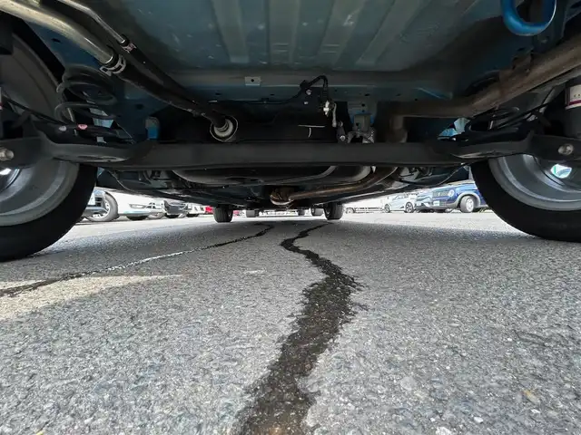 スズキ スペーシア ギア HYBRID XZターボ 宮城県 2019(令1)年 5.7万km ブリスクブルーメタリック/ガンメタリック2トーンルーフ 全方位モニター用カメラパッケージ/・ヘッドアップディスプレイ/・進入禁止標識認識機能/・全方位モニター用カメラ/・USBソケット/・GPSアンテナ/・TV用アンテナ/＝＝＝/セーフティサポート/・デュアルセンサーブレーキサポート/・車線逸脱警報機能/・先行車発進お知らせ機能/・後退時ブレーキサポート/・リアパーキングセンサー/・誤発進抑制機能/・ふらつき警報/・ハイビームアシスト/・後方誤発進抑制機能/純正8インチナビ（CN-RZ846）/・CD/DVD/・Bluetooth/・フルセグTV/ビルトインETC/ドライブレコーダー/シートヒーター/両側パワースライドドア/革巻きステアリング/ステアリングスイッチ/パドルシフト/LEDヘッドランプ/フォグランプ/オートライト/スマートキー/プッシュスタート/電動格納ミラー/純正14インチAW/純正ラバーマット/純正ドアバイザー/Wエアバッグ
