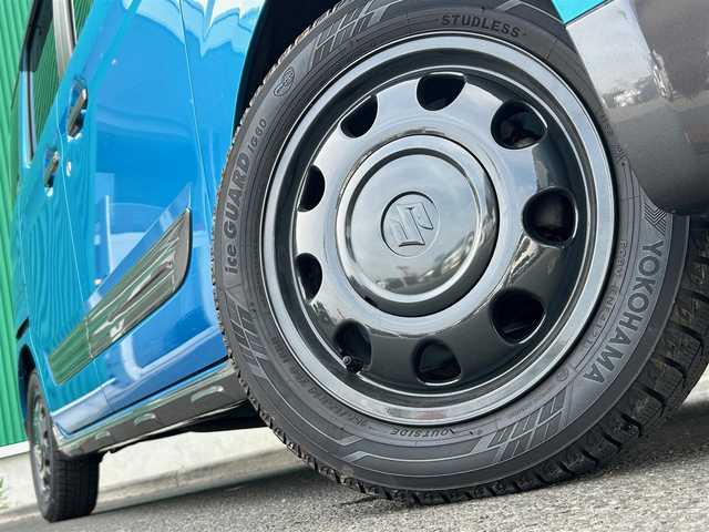 スズキ スペーシア ギア HYBRID XZターボ 宮城県 2019(令1)年 5.7万km ブリスクブルーメタリック/ガンメタリック2トーンルーフ 全方位モニター用カメラパッケージ/・ヘッドアップディスプレイ/・進入禁止標識認識機能/・全方位モニター用カメラ/・USBソケット/・GPSアンテナ/・TV用アンテナ/＝＝＝/セーフティサポート/・デュアルセンサーブレーキサポート/・車線逸脱警報機能/・先行車発進お知らせ機能/・後退時ブレーキサポート/・リアパーキングセンサー/・誤発進抑制機能/・ふらつき警報/・ハイビームアシスト/・後方誤発進抑制機能/純正8インチナビ（CN-RZ846）/・CD/DVD/・Bluetooth/・フルセグTV/ビルトインETC/ドライブレコーダー/シートヒーター/両側パワースライドドア/革巻きステアリング/ステアリングスイッチ/パドルシフト/LEDヘッドランプ/フォグランプ/オートライト/スマートキー/プッシュスタート/電動格納ミラー/純正14インチAW/純正ラバーマット/純正ドアバイザー/Wエアバッグ