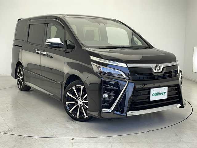 トヨタ ヴォクシー ZS 煌Ⅱ 千葉県 2020(令2)年 5.6万km ブラック 純正ナビ/AM/FM/CD/DVD/BT/SD/フルセグTV/純正フリップダウンモニター/両側パワースライドドア/プリクラッシュセーフティ/レーンキープアシスト/オートハイビーム/純正LEDヘッドライト/バックカメラ/アイドリングストップ/ETC/社外18インチAW