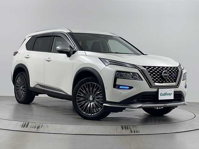 日産 エクストレイル オーテック e-4ORCE アドバンスドPKG 埼玉県 2023(令5)年 1.9万km ブリリアントホワイトパール 純正１２．３インチナビ　/アラウンドビューモニター　/プロパイロット　/デジタルインナーミラー　/パワーバックドア　/置くだけ充電　/自動駐車　/純正ドライブレコーダー　/ＡＣ１００Ｖ　/メモリーシート　/ＥＴＣ２．０/全席シートヒーター/オートマティックハイビーム