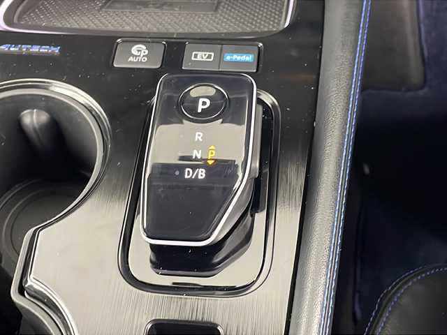 日産 エクストレイル オーテック e-4ORCE アドバンスドPKG 埼玉県 2023(令5)年 1.9万km ブリリアントホワイトパール 純正１２．３インチナビ　/アラウンドビューモニター　/プロパイロット　/デジタルインナーミラー　/パワーバックドア　/置くだけ充電　/自動駐車　/純正ドライブレコーダー　/ＡＣ１００Ｖ　/メモリーシート　/ＥＴＣ２．０/全席シートヒーター/オートマティックハイビーム
