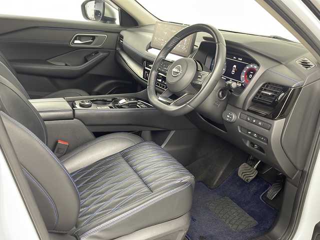 日産 エクストレイル オーテック e-4ORCE アドバンスドPKG 埼玉県 2023(令5)年 1.9万km ブリリアントホワイトパール 純正１２．３インチナビ　/アラウンドビューモニター　/プロパイロット　/デジタルインナーミラー　/パワーバックドア　/置くだけ充電　/自動駐車　/純正ドライブレコーダー　/ＡＣ１００Ｖ　/メモリーシート　/ＥＴＣ２．０/全席シートヒーター/オートマティックハイビーム