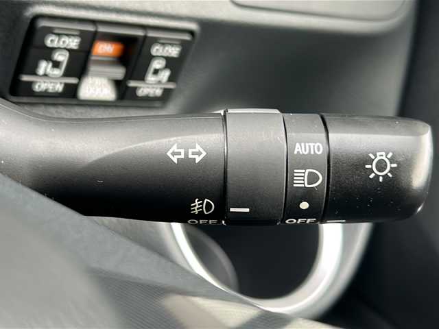 トヨタ シエンタ G クエロ 三重県 2017(平29)年 4万km ブラックマイカ 純正ナビ/バックカメラ/両側パワースライドドア/前後ドライブレコーダー/革巻きステアリング/ステアリングリモコン/純正フロアマット/スペアキー/ハーフレザーシート/純正ホイールキャップ/電動格納ミラー/禁煙車