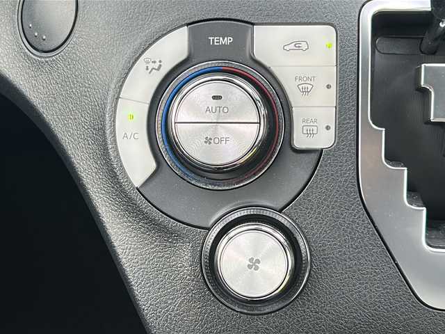トヨタ シエンタ G クエロ 三重県 2017(平29)年 4万km ブラックマイカ 純正ナビ/バックカメラ/両側パワースライドドア/前後ドライブレコーダー/革巻きステアリング/ステアリングリモコン/純正フロアマット/スペアキー/ハーフレザーシート/純正ホイールキャップ/電動格納ミラー/禁煙車