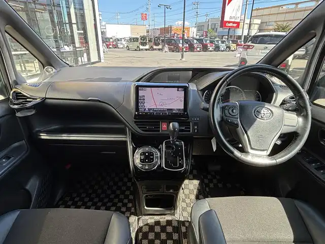 トヨタ ノア Si ダブルバイビー 宮城県 2017(平29)年 7.2万km ブラック 登録時走行距離71479km/ALPINE9インチナビ/フルセグTV/CD/DVD/Bluetooth/ALPINEフリップダウンモニター/両側パワースライド/ハーフレザーシート/クルーズコントロール/プリクラッシュセーフティ/オートハイビーム/寒冷地仕様/プッシュスタート/ETC/ステアリングリモコン/革巻きステアリング/アイドリングストップ/横滑り防止装置/スマートキー/Autoライト/LEDライト/ロールアップサンシェード/ISOFIX