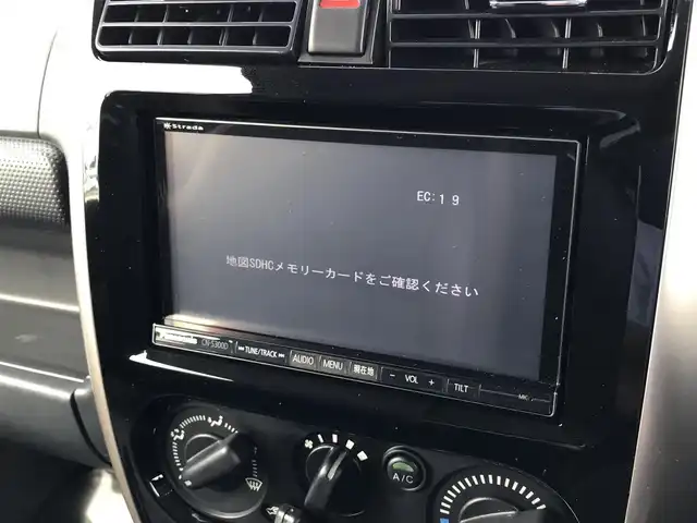 スズキ ジムニー ランドベンチャー 鳥取県 2015(平27)年 3.7万km パールホワイト ４・W・D/ターボ車/社外ナビ/フルセグ/CD/DVD/BT/ETC2.0/前後ドライブレコーダー/レザーシート/運転席シートヒーター/フォグライト/４WD切替スイッチ/背面タイヤ/キーレスキー/電動格納ミラー/ウィンカーミラー/純正16インチアルミホイール/フロアマット