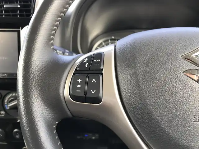 スズキ ジムニー ランドベンチャー 鳥取県 2015(平27)年 3.7万km パールホワイト ４・W・D/ターボ車/社外ナビ/フルセグ/CD/DVD/BT/ETC2.0/前後ドライブレコーダー/レザーシート/運転席シートヒーター/フォグライト/４WD切替スイッチ/背面タイヤ/キーレスキー/電動格納ミラー/ウィンカーミラー/純正16インチアルミホイール/フロアマット