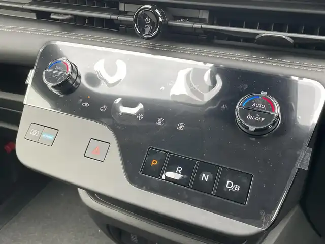 日産 セレナ e－パワー ハイウェイスター V 千葉県 2025(令7)年 0.1千km プリズムホワイト 登録済未使用車/・登録時走行距離8km/プロパイロット/・衝突軽減ブレーキ/レーンキープアシスト/・レーダークルーズコントロール/アダプティブヘッドライト/・ブラインドスポットモニター/クリアランスソナー/純正12.3インチコネクトナビ/・フルセグ/BT/USB/カープレイ/HDMI/純正フリップダウンモニター/ステアリングスイッチ/ETC2.0/デジタルインナーミラー/ドライブレコーダー(ナビ連動/前後)/ワイヤレス充電/両側パワースライドドア/LEDヘッドライト/オートライト/フォグライト/スマートキー/プッシュスタート