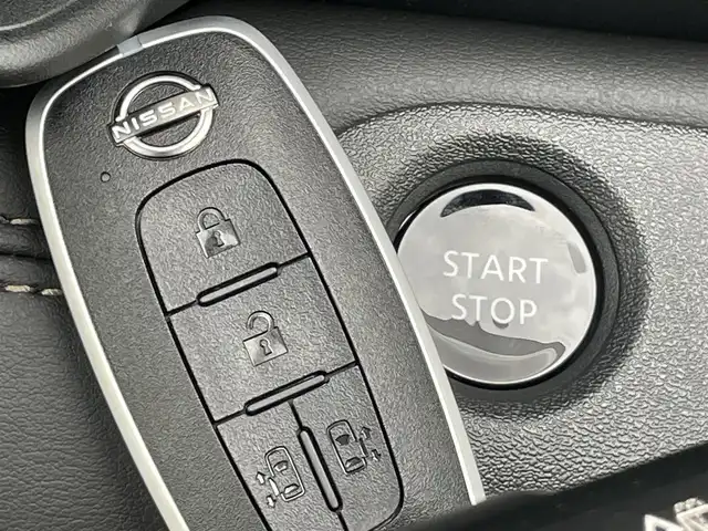 日産 セレナ e－パワー ハイウェイスター V 千葉県 2025(令7)年 0.1千km プリズムホワイト 登録済未使用車/・登録時走行距離8km/プロパイロット/・衝突軽減ブレーキ/レーンキープアシスト/・レーダークルーズコントロール/アダプティブヘッドライト/・ブラインドスポットモニター/クリアランスソナー/純正12.3インチコネクトナビ/・フルセグ/BT/USB/カープレイ/HDMI/純正フリップダウンモニター/ステアリングスイッチ/ETC2.0/デジタルインナーミラー/ドライブレコーダー(ナビ連動/前後)/ワイヤレス充電/両側パワースライドドア/LEDヘッドライト/オートライト/フォグライト/スマートキー/プッシュスタート