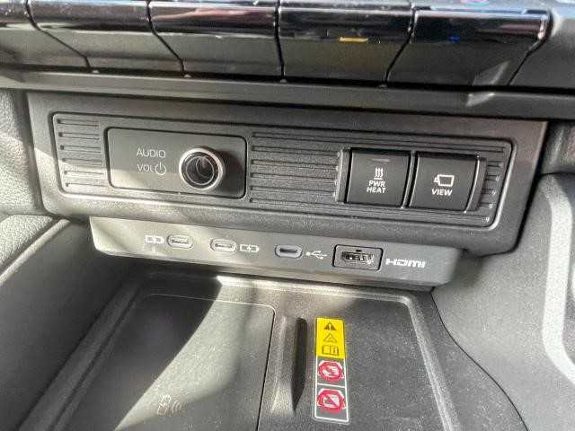 トヨタ ランドクルーザー ２５０ ZX 岩手県 2024(令6)年 0.4万km ブラック 電動リアデフロック/ドライブモードセレクト/純正20インチAW/三眼LEDヘッドライト/ダークチェスナット内装/前席・セカンドシードシートヒーター/クーラー/前席パワーシート/ディスプレイオーディオ/デジタルインナーミラー/トヨタセーフティセンス/ハンズフリーバックドア/置くだけ充電/JBLプレミアムサウンド