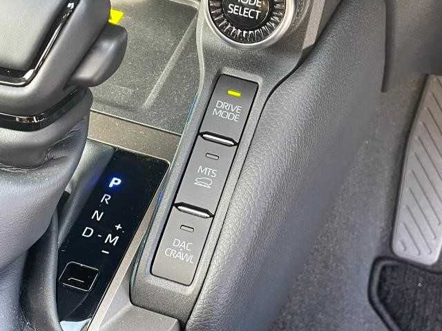 トヨタ ランドクルーザー ２５０ ZX 岩手県 2024(令6)年 0.4万km ブラック 電動リアデフロック/ドライブモードセレクト/純正20インチAW/三眼LEDヘッドライト/ダークチェスナット内装/前席・セカンドシードシートヒーター/クーラー/前席パワーシート/ディスプレイオーディオ/デジタルインナーミラー/トヨタセーフティセンス/ハンズフリーバックドア/置くだけ充電/JBLプレミアムサウンド