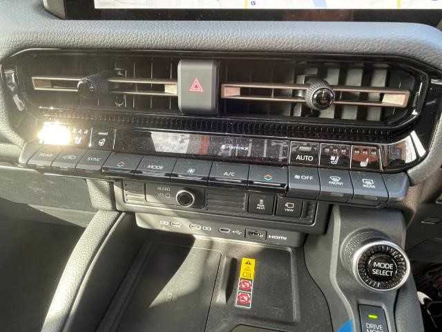 トヨタ ランドクルーザー ２５０ ZX 岩手県 2024(令6)年 0.4万km ブラック 電動リアデフロック/ドライブモードセレクト/純正20インチAW/三眼LEDヘッドライト/ダークチェスナット内装/前席・セカンドシードシートヒーター/クーラー/前席パワーシート/ディスプレイオーディオ/デジタルインナーミラー/トヨタセーフティセンス/ハンズフリーバックドア/置くだけ充電/JBLプレミアムサウンド