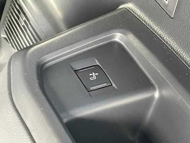 トヨタ ランドクルーザー ２５０ ZX 岩手県 2024(令6)年 0.4万km ブラック 電動リアデフロック/ドライブモードセレクト/純正20インチAW/三眼LEDヘッドライト/ダークチェスナット内装/前席・セカンドシードシートヒーター/クーラー/前席パワーシート/ディスプレイオーディオ/デジタルインナーミラー/トヨタセーフティセンス/ハンズフリーバックドア/置くだけ充電/JBLプレミアムサウンド